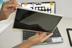 Chọn mua màn hình laptop cũ sẽ đem đến lợi ích gì?