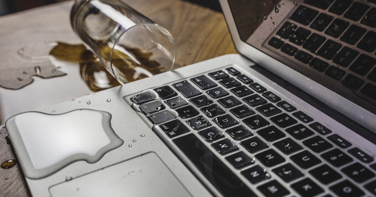 Phím Macbook bị nước vào