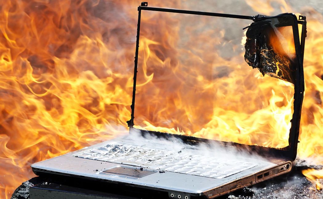 laptop gaming bị nóng
