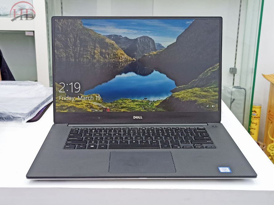 Laptop Dell XPS 9560